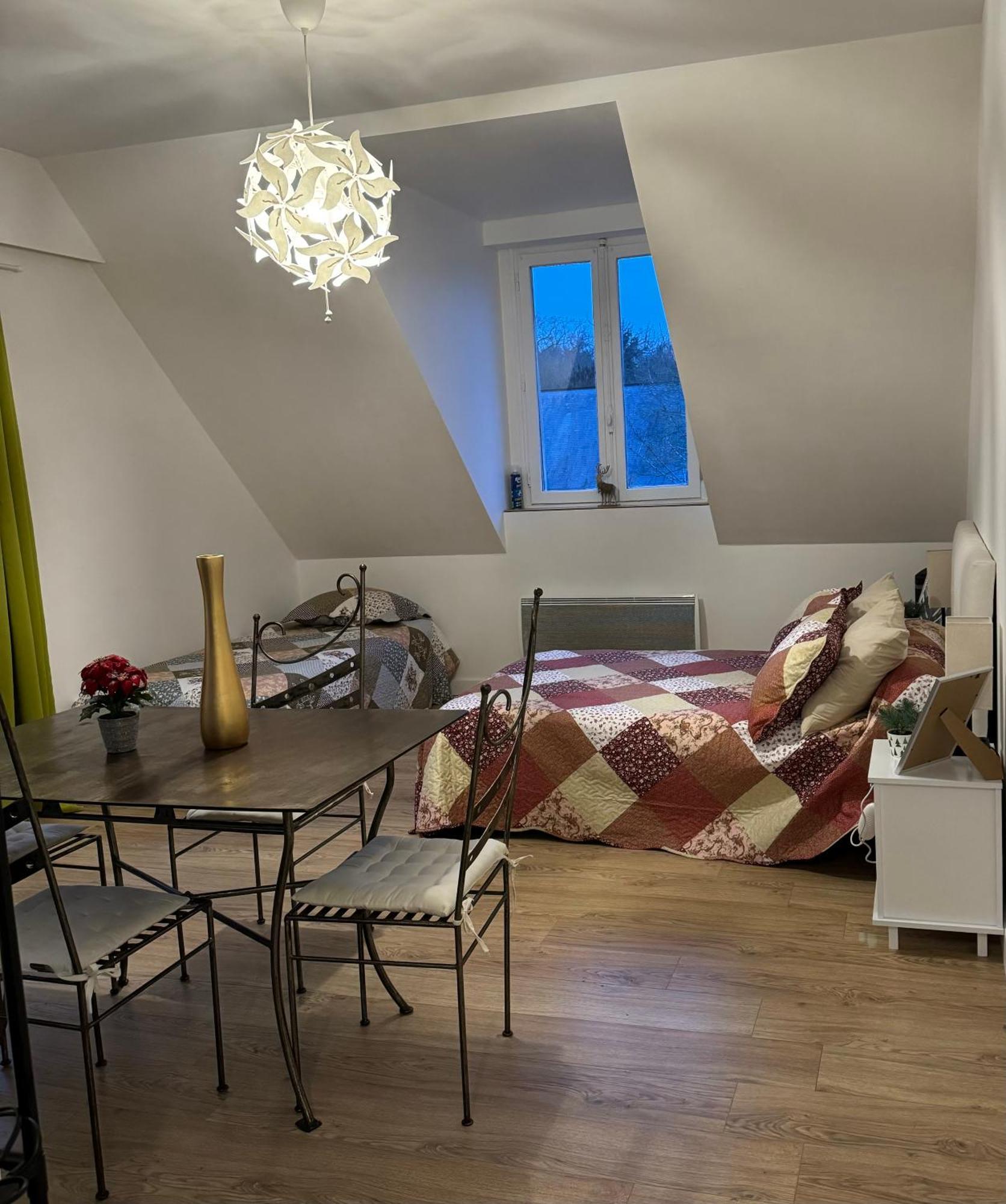 Studio Lumineux De 35M2 Au Coeur De Solesmes Exterior photo